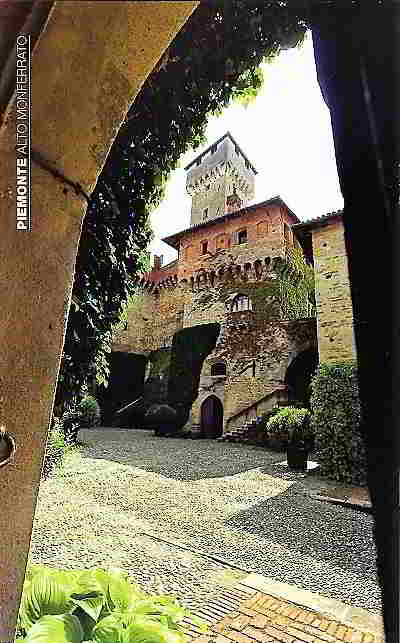 il castello e la torre merlata del X sec.